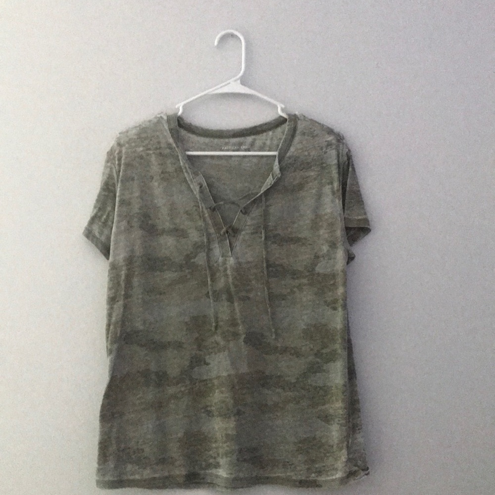 American Eagle camo tee